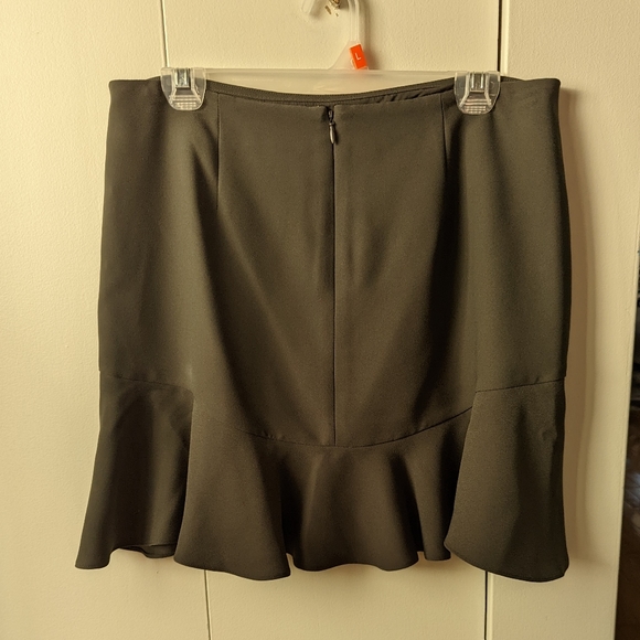 Banana Republic flounce skirt - Picture 2 of 3
